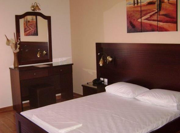 Pantheon Hotel & Suites Nerotriviá Szoba fotó